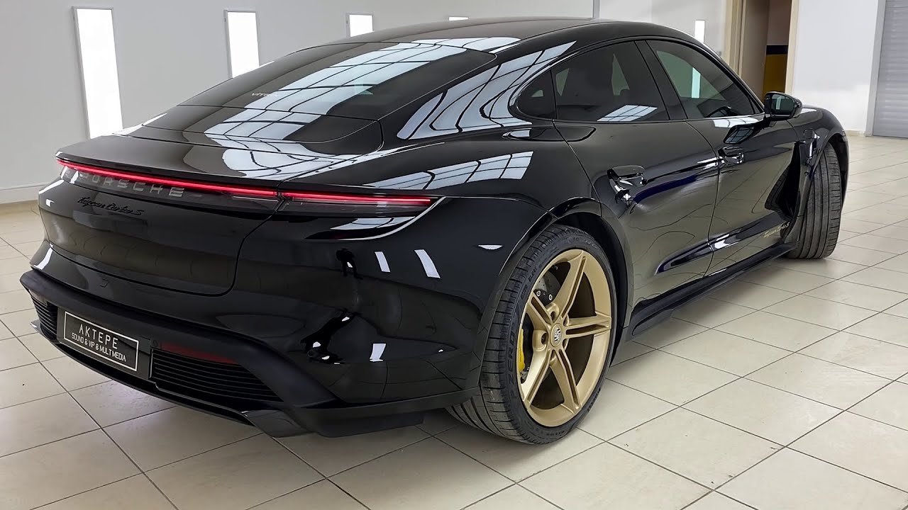 1688390119 Porsche Taycan Turbo S Bayrak Model Spor Sedani